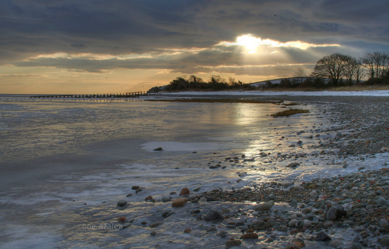 sunlight_on_frozen_beach_800w